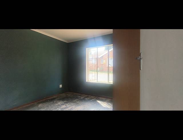 3 BEDROOM TOWNHOUSE FOR SALE IN GROBLERPARK